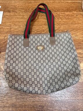 Gucci Beige GG Supreme Canvas Tote with Green and Red Web Straps